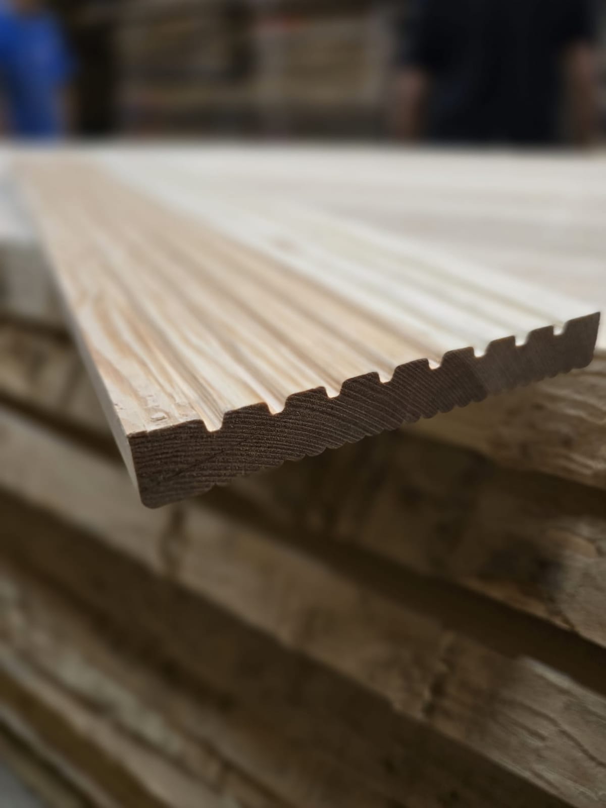 Detail of the decking profile seen from the end